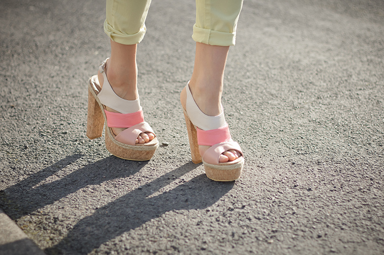 Yellow pastel jeans and pink colour block sandals