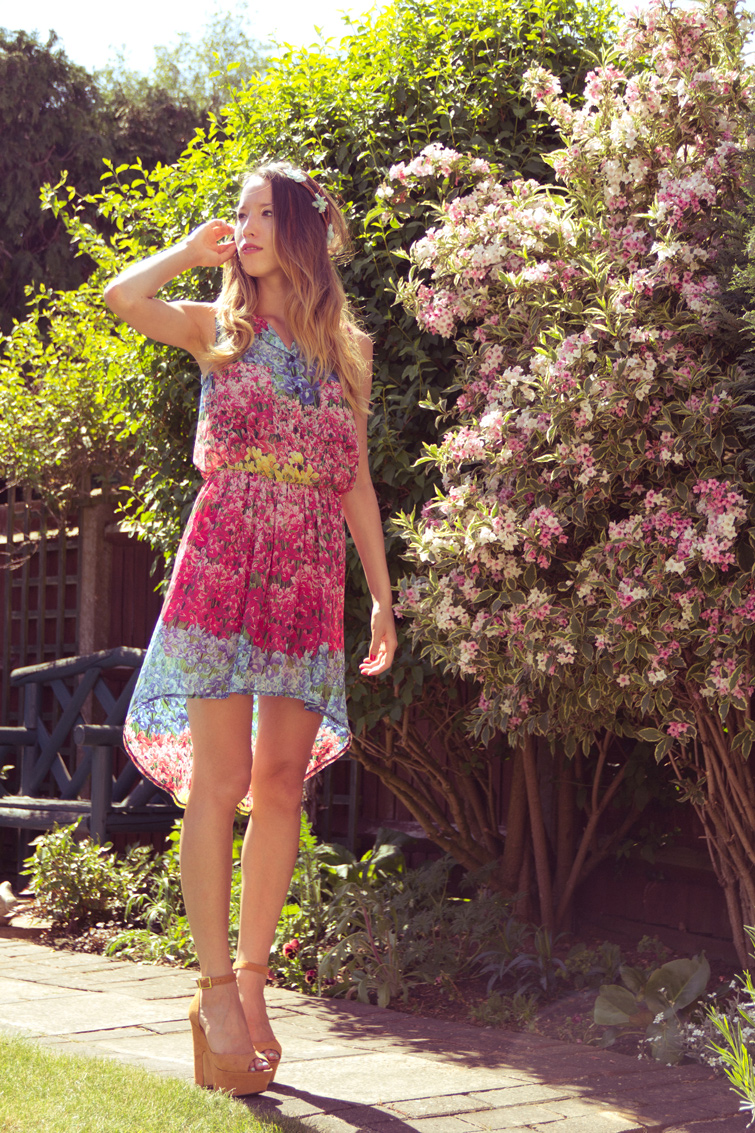 Summery outfit - floral shirt dress and flower headband