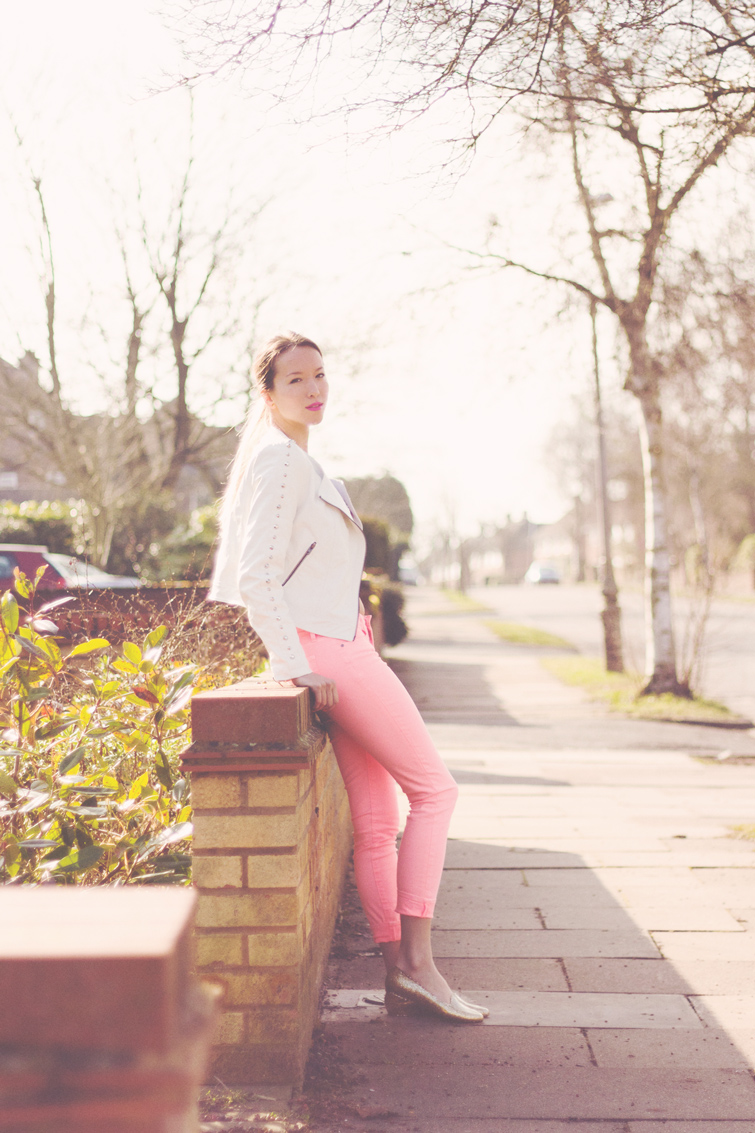 Pink jeans outfit 