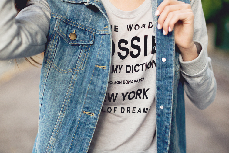 Girl in the Lens | t-shirt and denim jacket